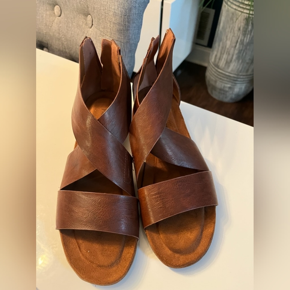 Pierre Dumas shoes, size 9